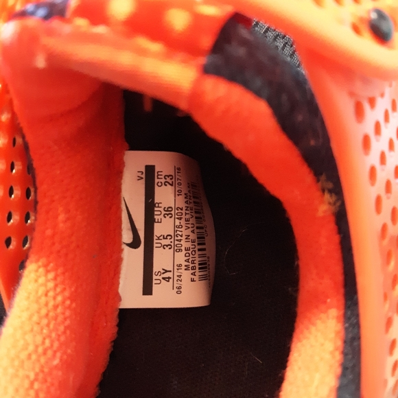 Nike - Picture 3 of 3